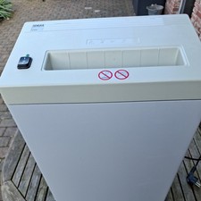 Aktenschredder /